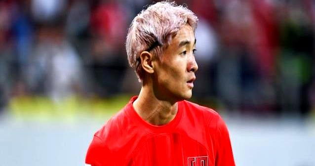 成都蓉城新帅约翰·阿洛伊西直接把队长袖标交给了韦世豪。
 

对阵北京国安，韦世