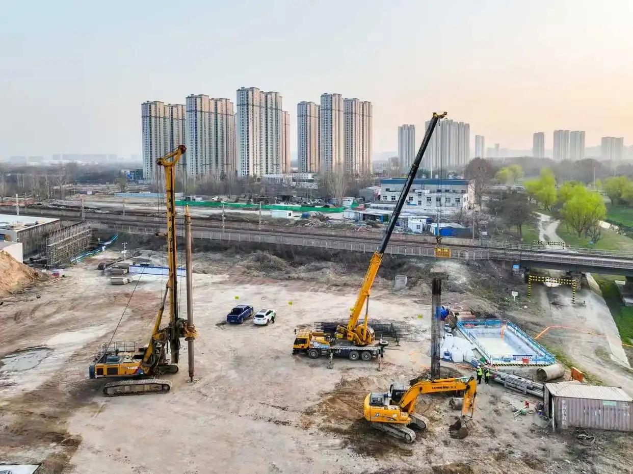 喜讯：郑州南站京广客线十七里河大桥启动！
近日，新建郑州南站及相关工程京广客线十