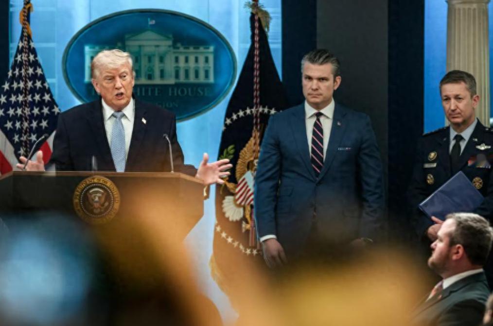 笑不活了！特朗普脸都被扇肿了！谁能想到，伊朗在打扫战场时，竟挖出了一个让美国彻底