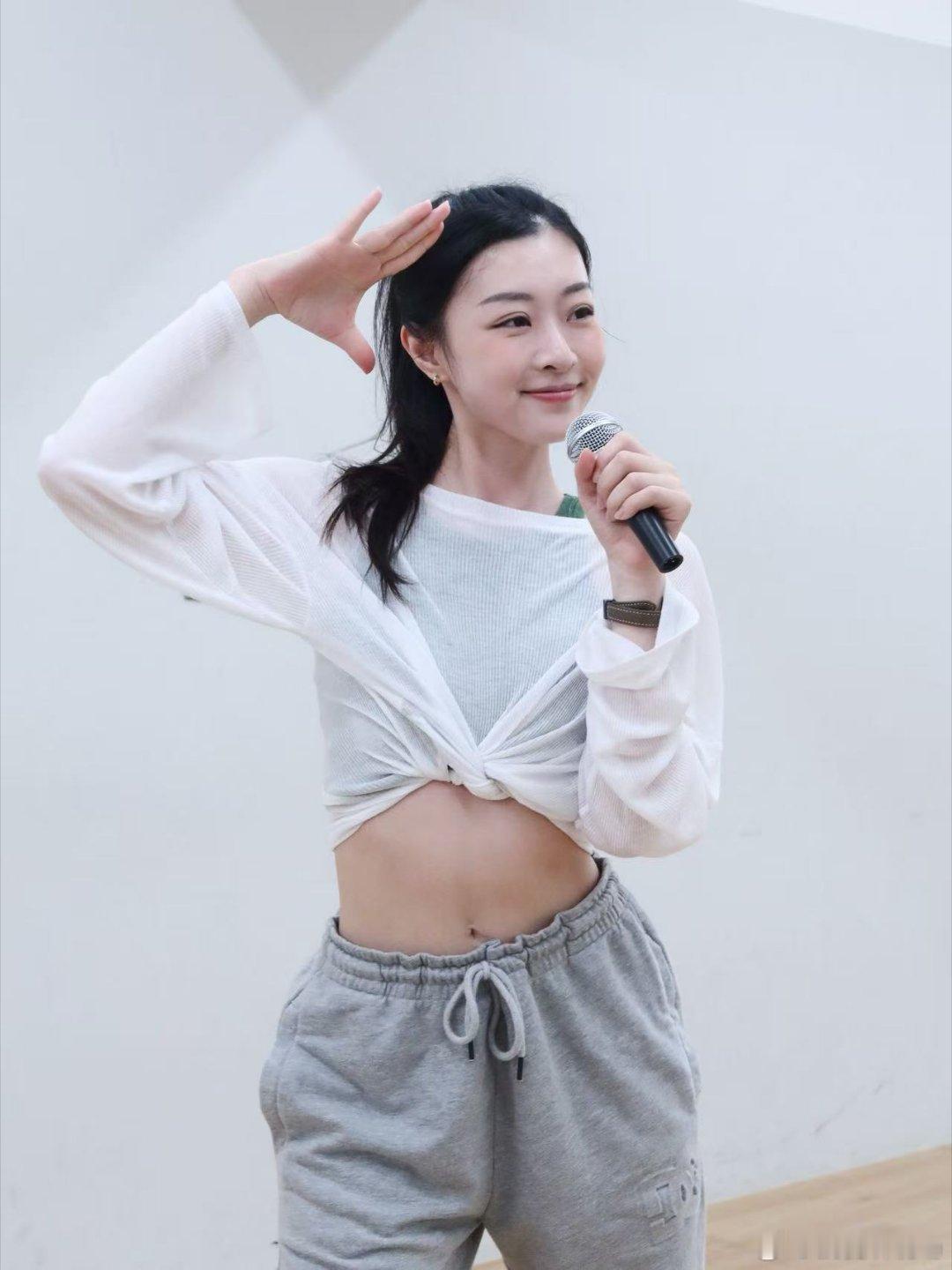 微博文化交流之夜马来西亚站王承渲小翅膀微博文化交流之夜王承渲期待重逢 练舞日常持