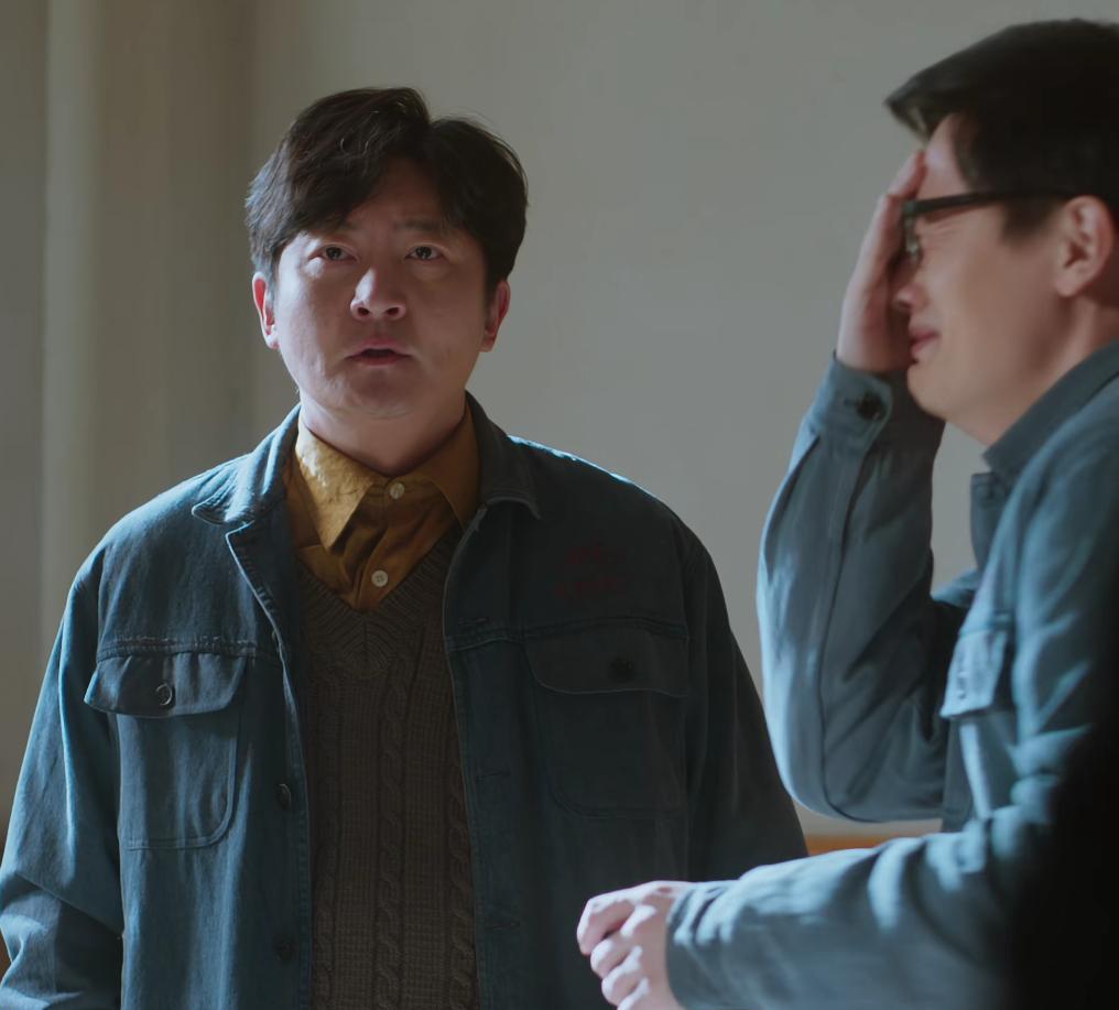 职场最没用的美德，是情绪稳定。
你熬夜做的方案，被领导一句话拿走署名。
你咽下那