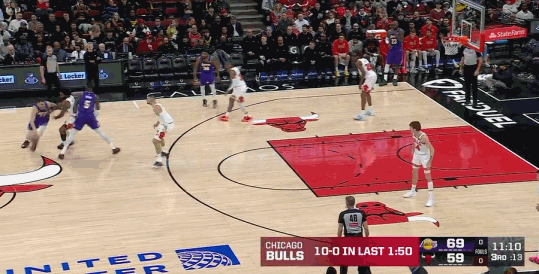 一人打一队！湖人真得靠东契奇抡！
在今天NBA常规赛湖人对阵公牛的第三节比赛中，