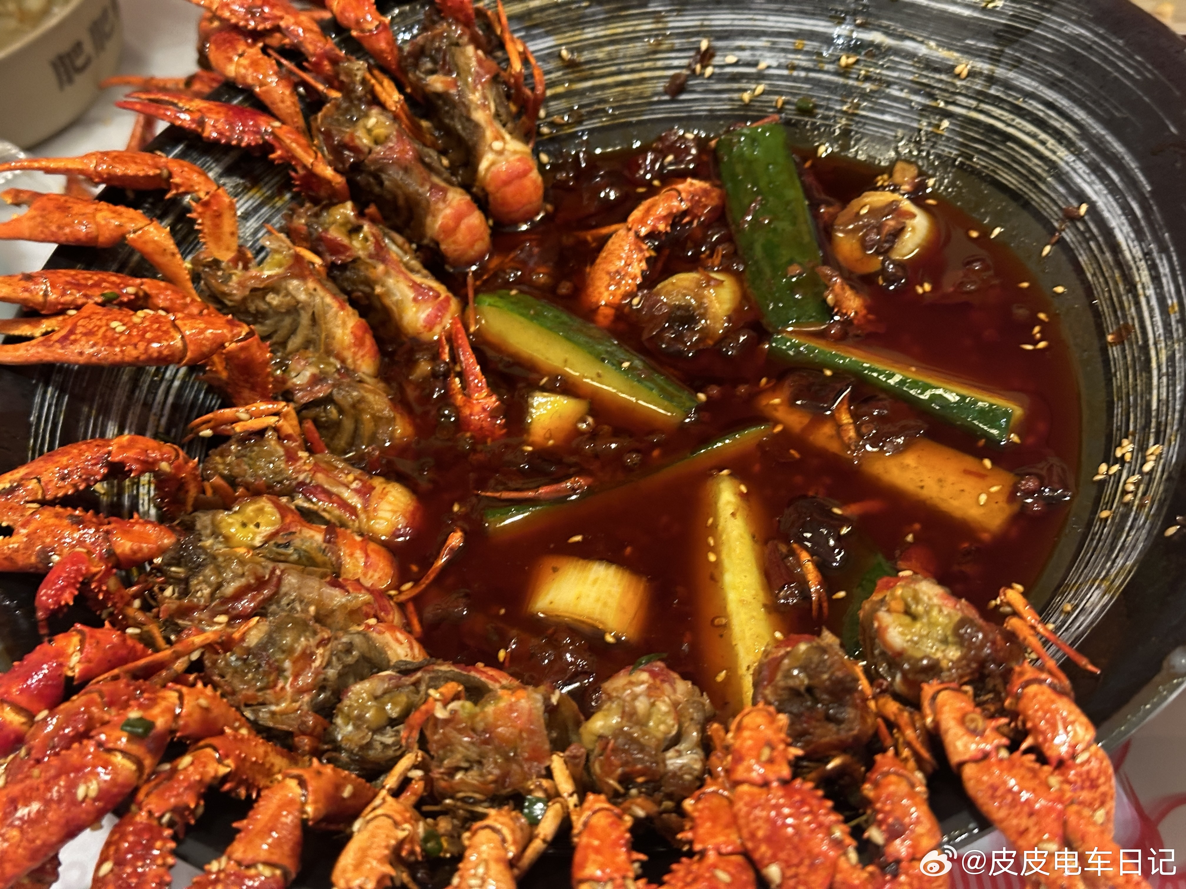 来自武汉的肥肥虾庄，在合肥碰到了，没有丝毫犹豫，立马决定要恰一次，百吃不厌！PS