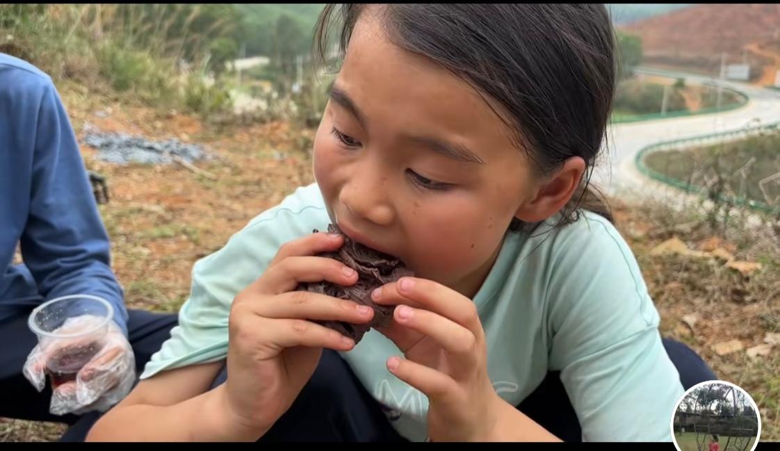 看了广西一帆妈妈和爸爸简简单单的生活视频，一直觉得挺真实的，一帆妈妈和爸爸是农民