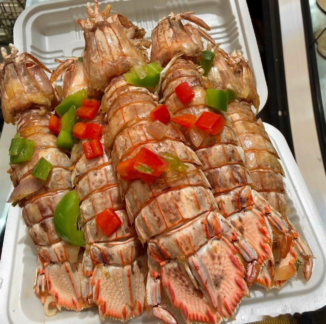 我很喜欢我们这的面，生炒牛肉加皮卷30多块。也不便宜了。对我来说2188的面超贵