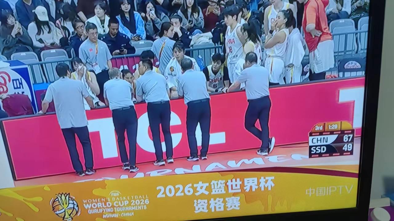 世预赛中国女篮86比76赢了南苏丹。南苏丹的实力在这个小组是最弱的，赢的也太少了