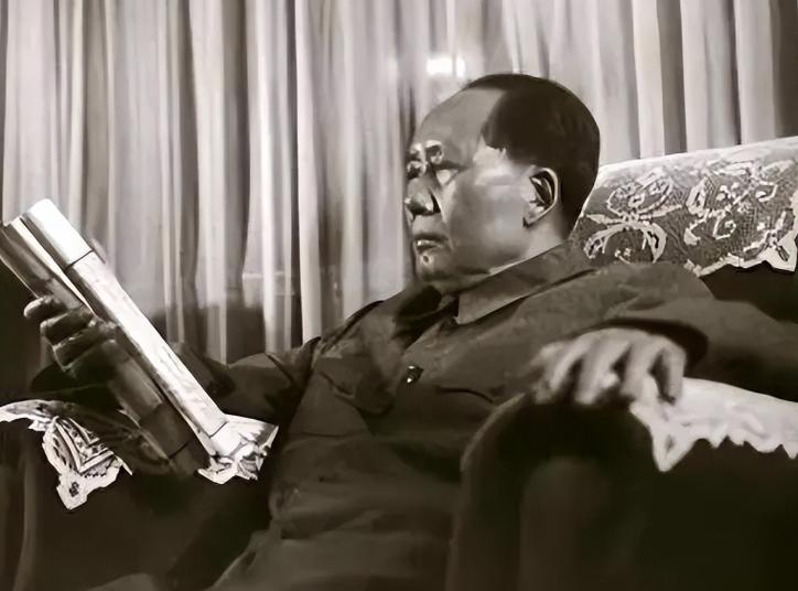 1954年，毛主席在中南海设宴，郑洞国受邀赴宴。吃完这顿饭以后，郑洞国发出感叹：