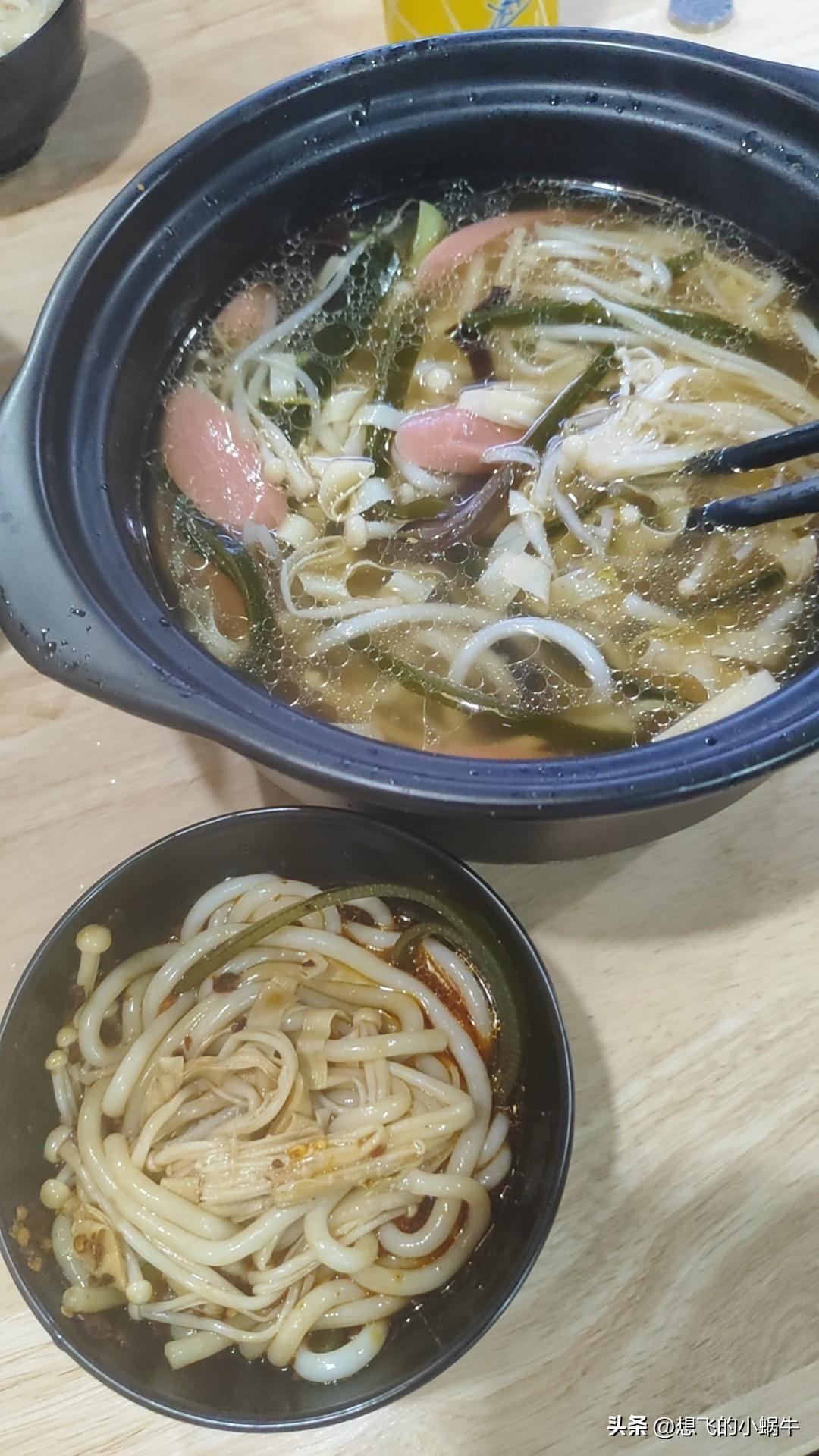 吃了砂锅米线，砂锅面条
昆山市区，离正阳桥很近的那个果老弄小巷子进去，里面有家砂