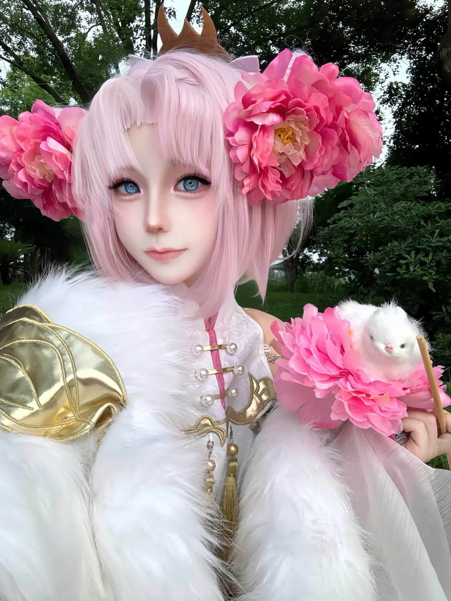 是第三个秋天 白霜化作小兔 落到园里来拒霜思