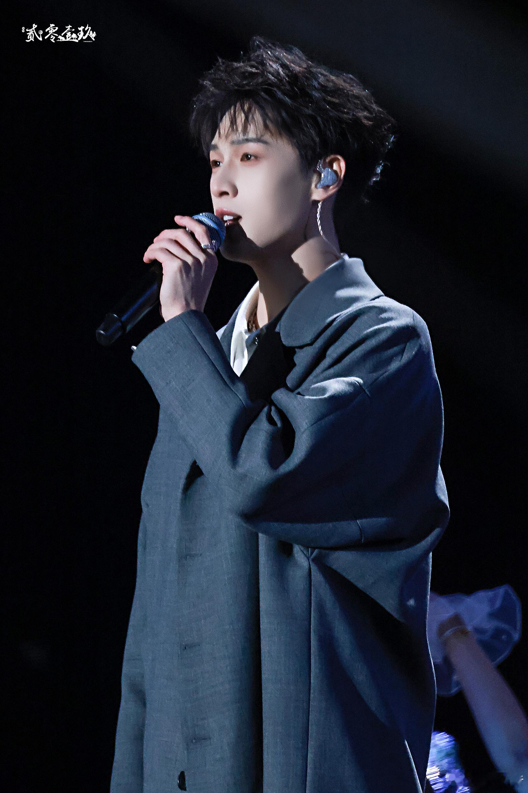 李昀锐台下有效训练台上有效表演 谁懂啊！小林这舞台表现力真的没得说！每一个动作都