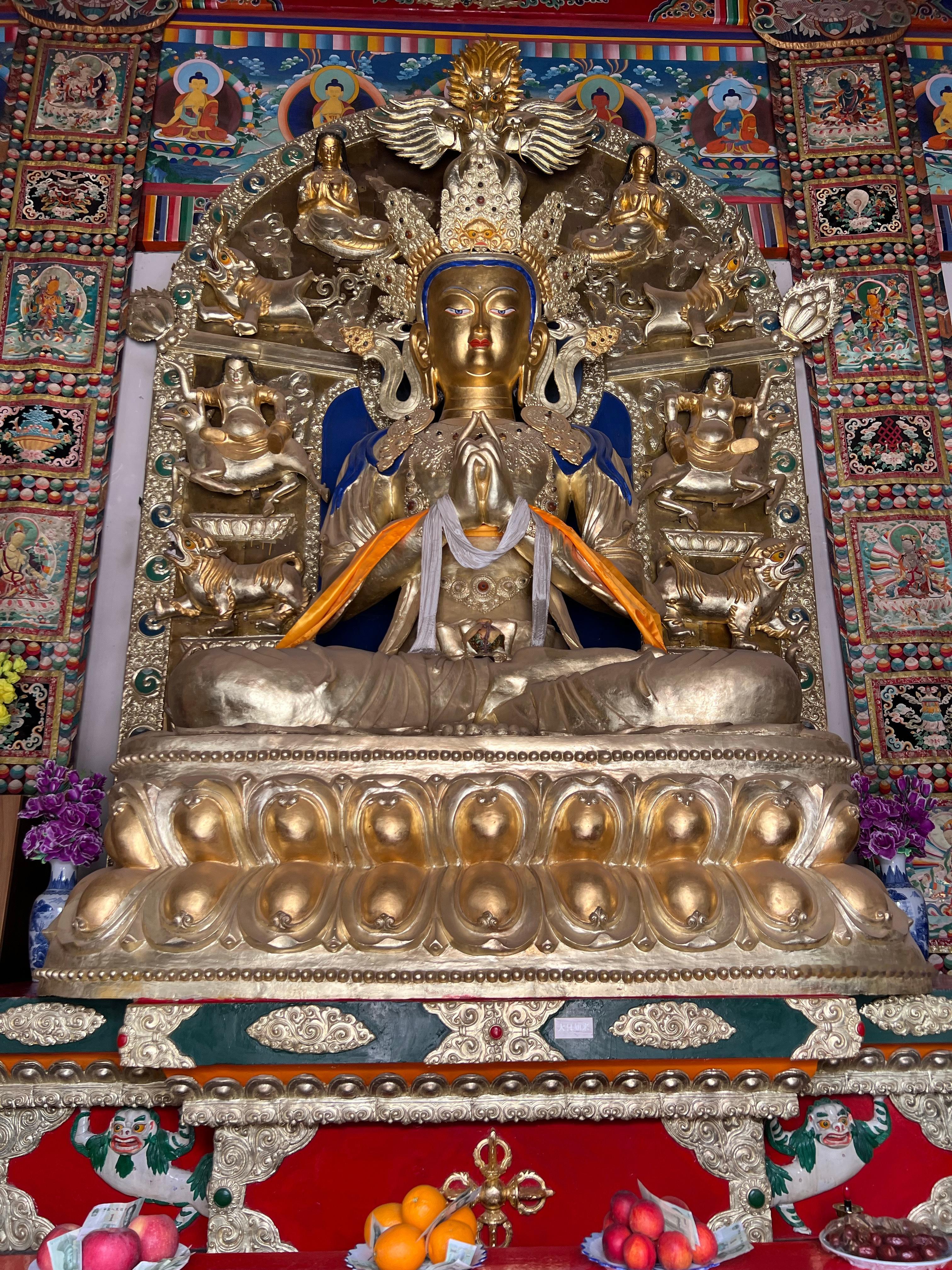1.重访五塔寺今天是我在呼和浩特的第三天。一早去了五塔寺，其实这已经是我第二次来