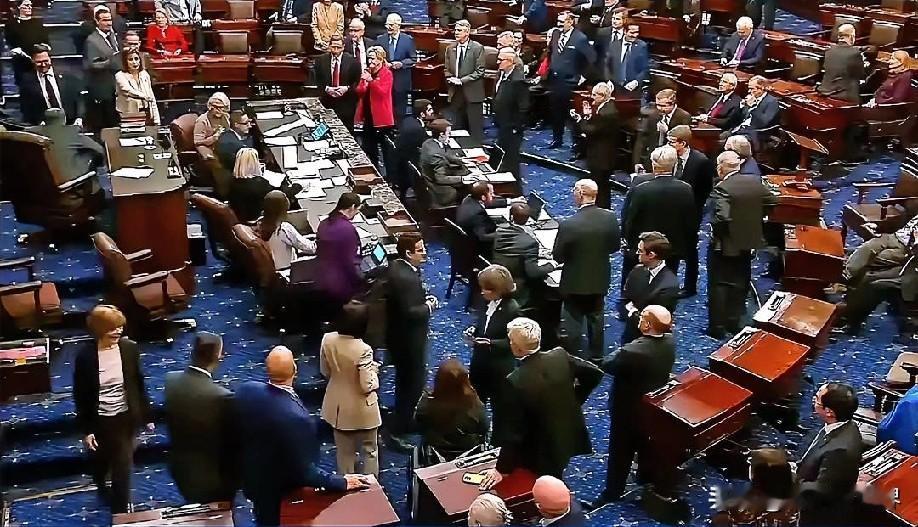 12月18日下午的最新消息速报，全都不容错过，第五条：美众议院否决限制美军加勒比