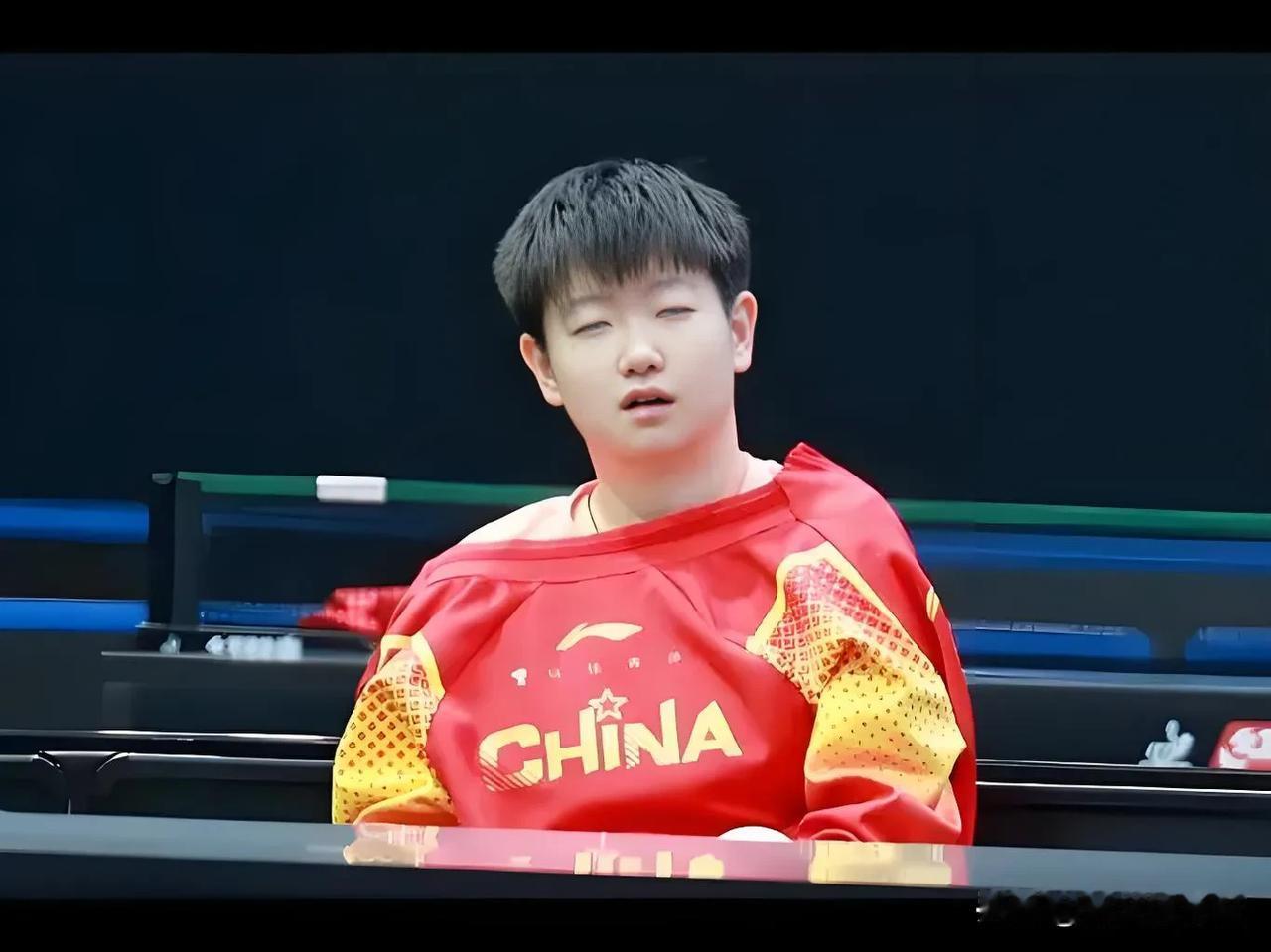 为啥喜欢孙颖莎？我问了 3 个人：

1、奶奶说：这孩子朴实无华，不做作，让人喜