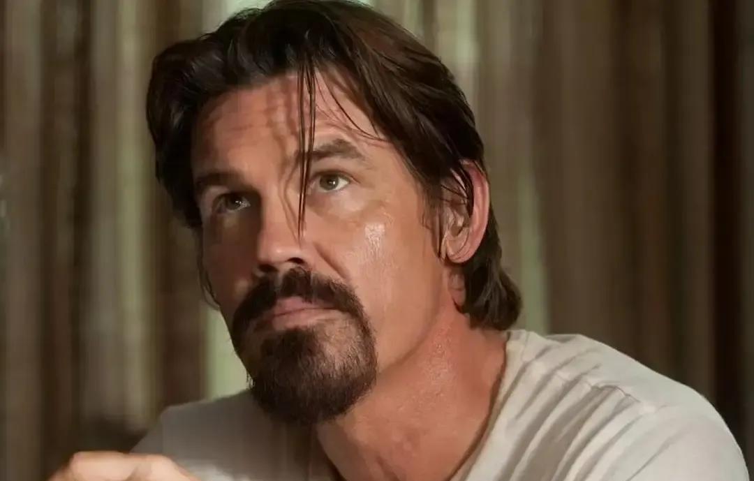 灭霸乔什·布洛林居然正面刚特朗普了？
这哥们儿在GQ采访里不仅直接回忆当年特朗普