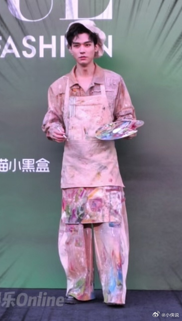 前面忘了，中间忘了，后面忘了。这和精修是一个人吗  vogue红毯龚俊vogue