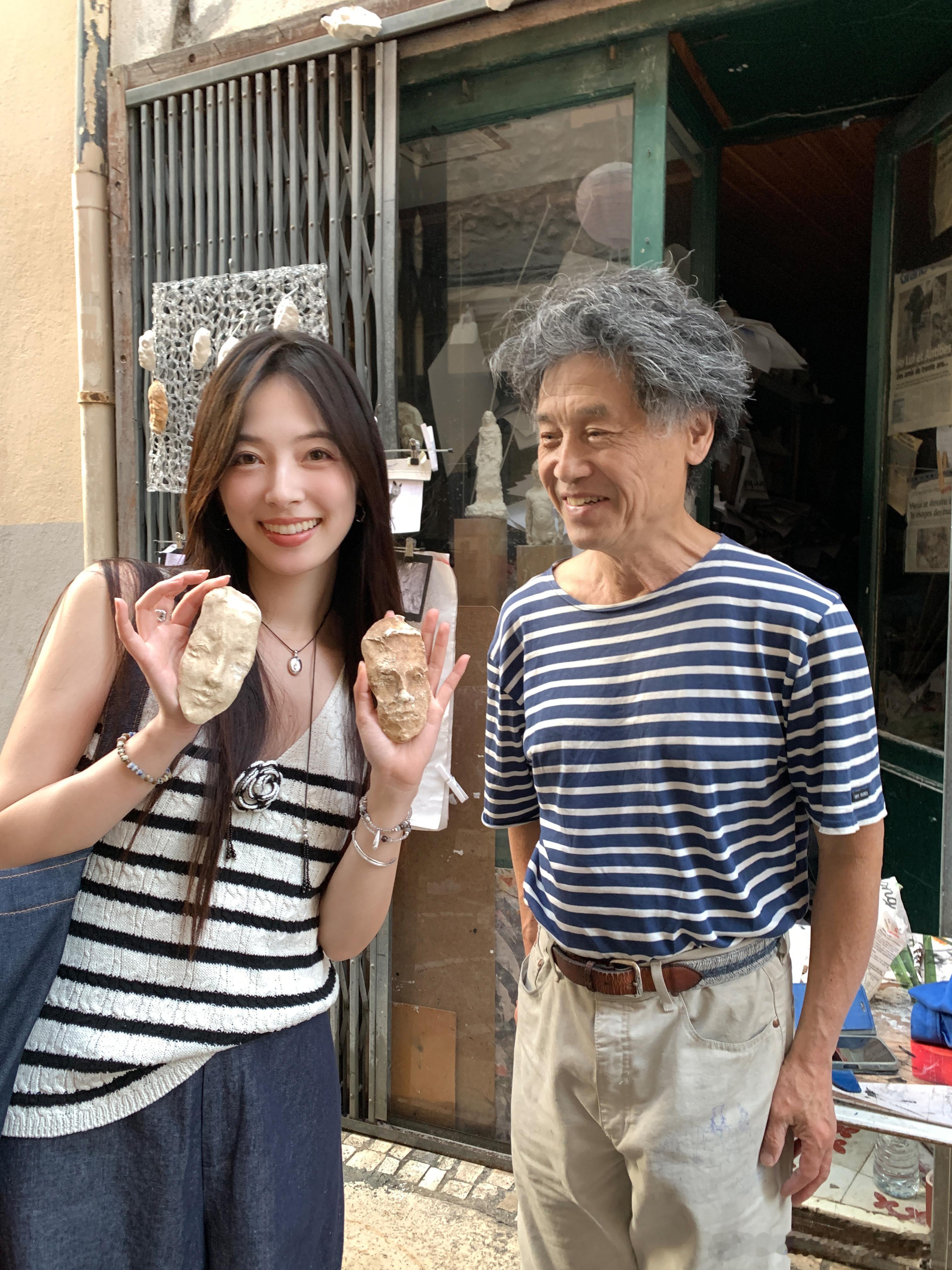 之前刷攻略知道昂蒂布藏着一位我们中国的街头艺术家贺雷，到的第一天就去拜访啦✌🏻
