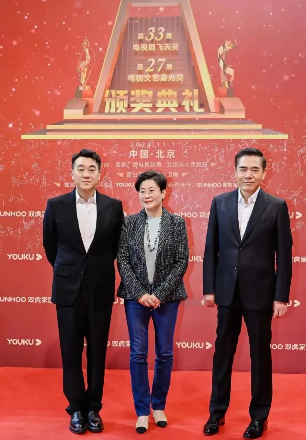 陈宝国和何冰都应该算得上中国很有名的表演艺术家了，他们在影视表演上的造诣都非常的