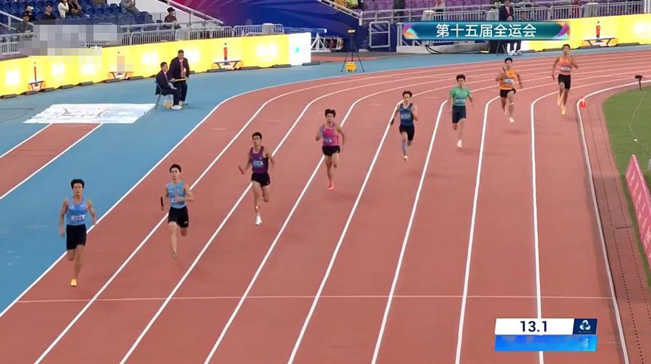 15运田径第一枚金牌诞生了！
在4X400混合接力中，广东队夺得田径第一枚金牌。