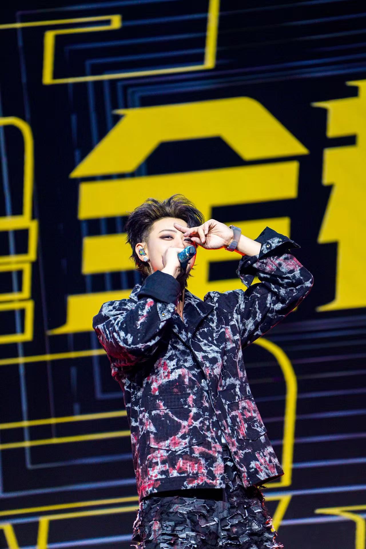 黄子韬巡演官宣黄子韬终于把歌手身份焊回舞台了！「NEW ERA」巡回演唱会成都站