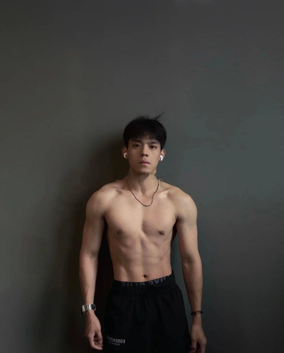 不知道为什么这种一看就是那种坏坏的类型做饭的时候最狠了 ​​​