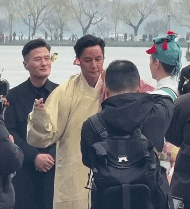 50岁尹子维婚后状态 瞧这50岁的尹子维婚后，心情美美的眉眼温和，和以前判若两人