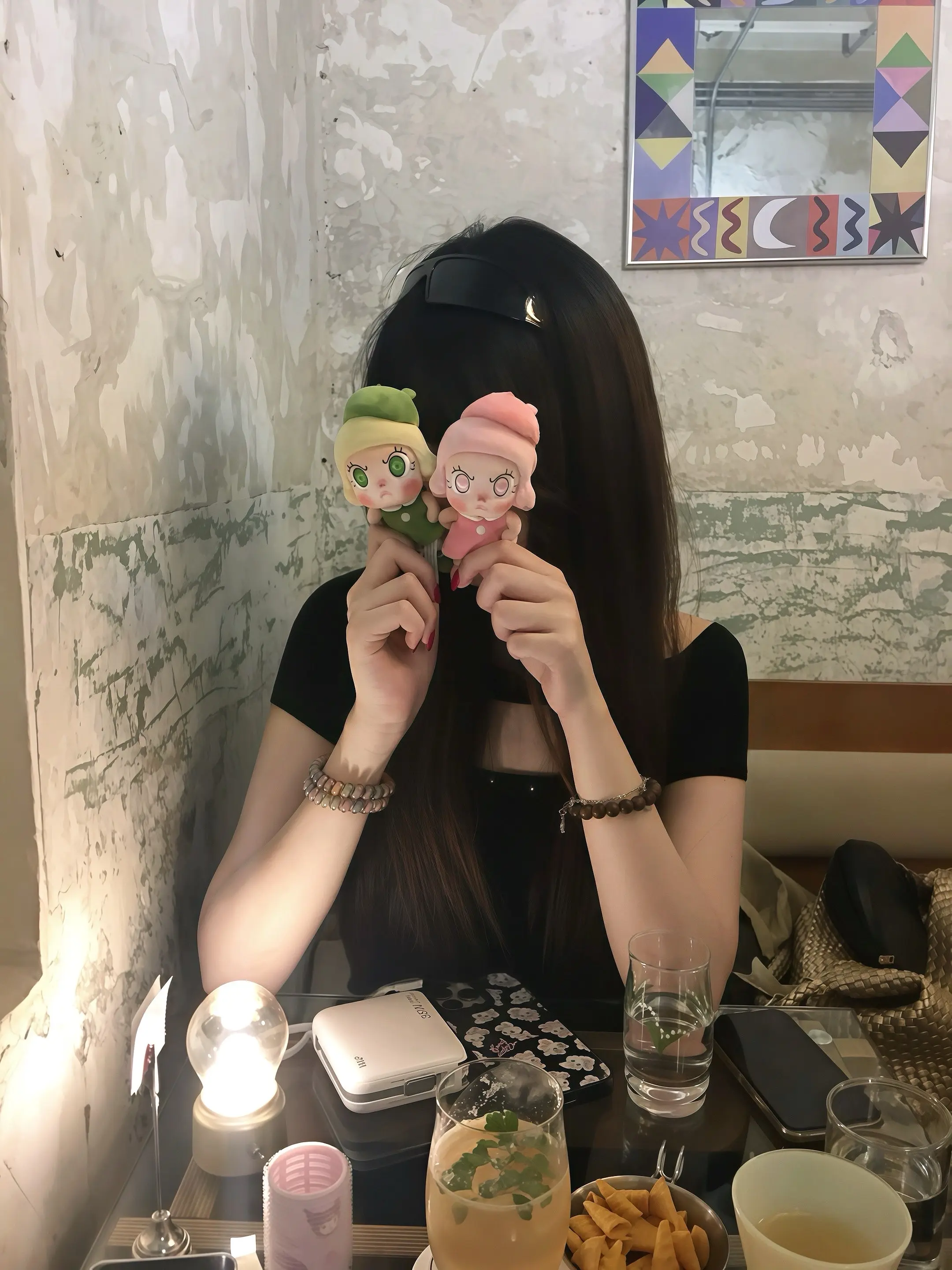 我们就应该坐在一起发呆 发很久的呆 然后我说人类好无趣啊这个地球完蛋了...