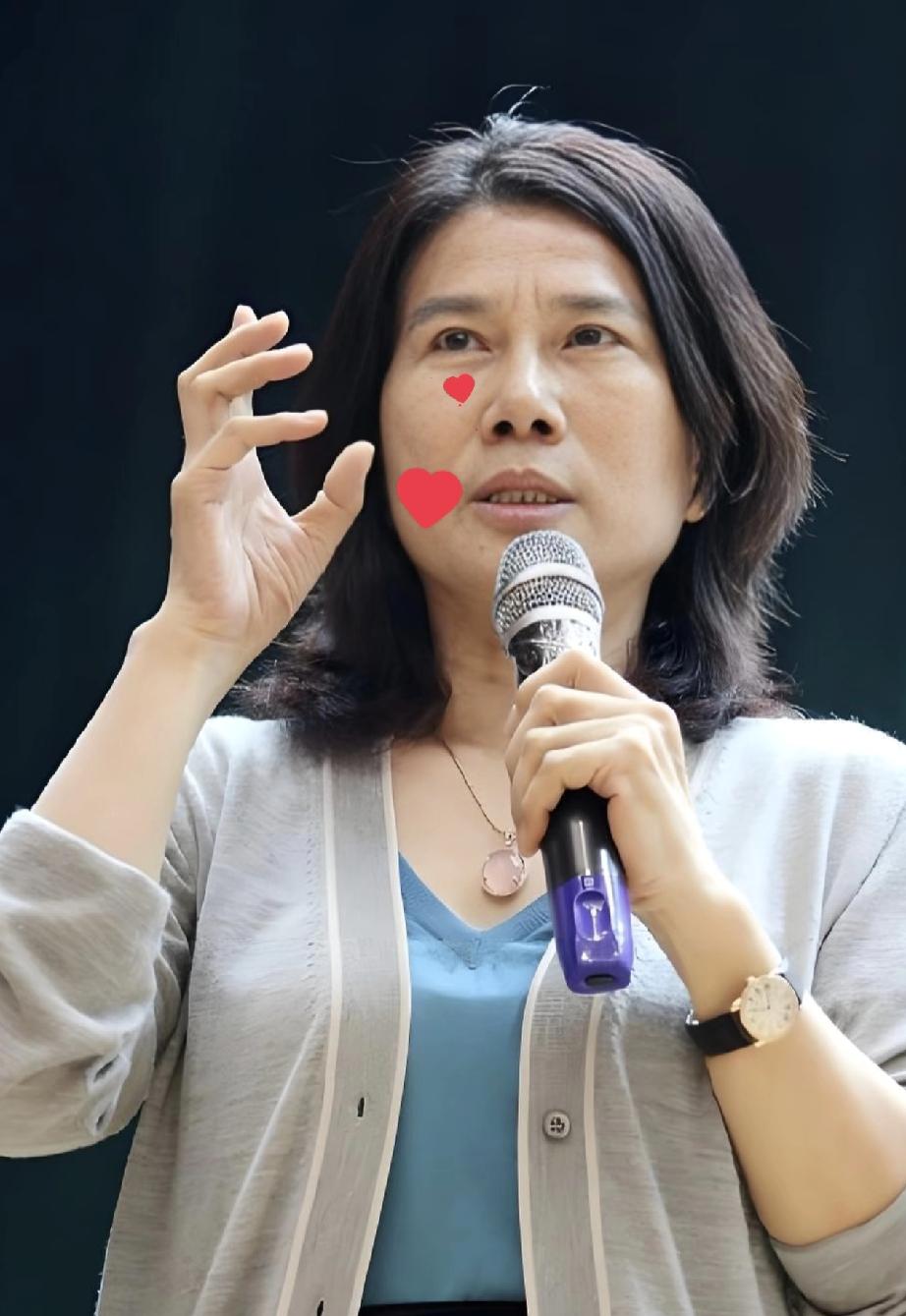 董明珠说得太实在了！

董明珠说，以前拧螺丝的活全被机器人干了，但她明确表示：坚