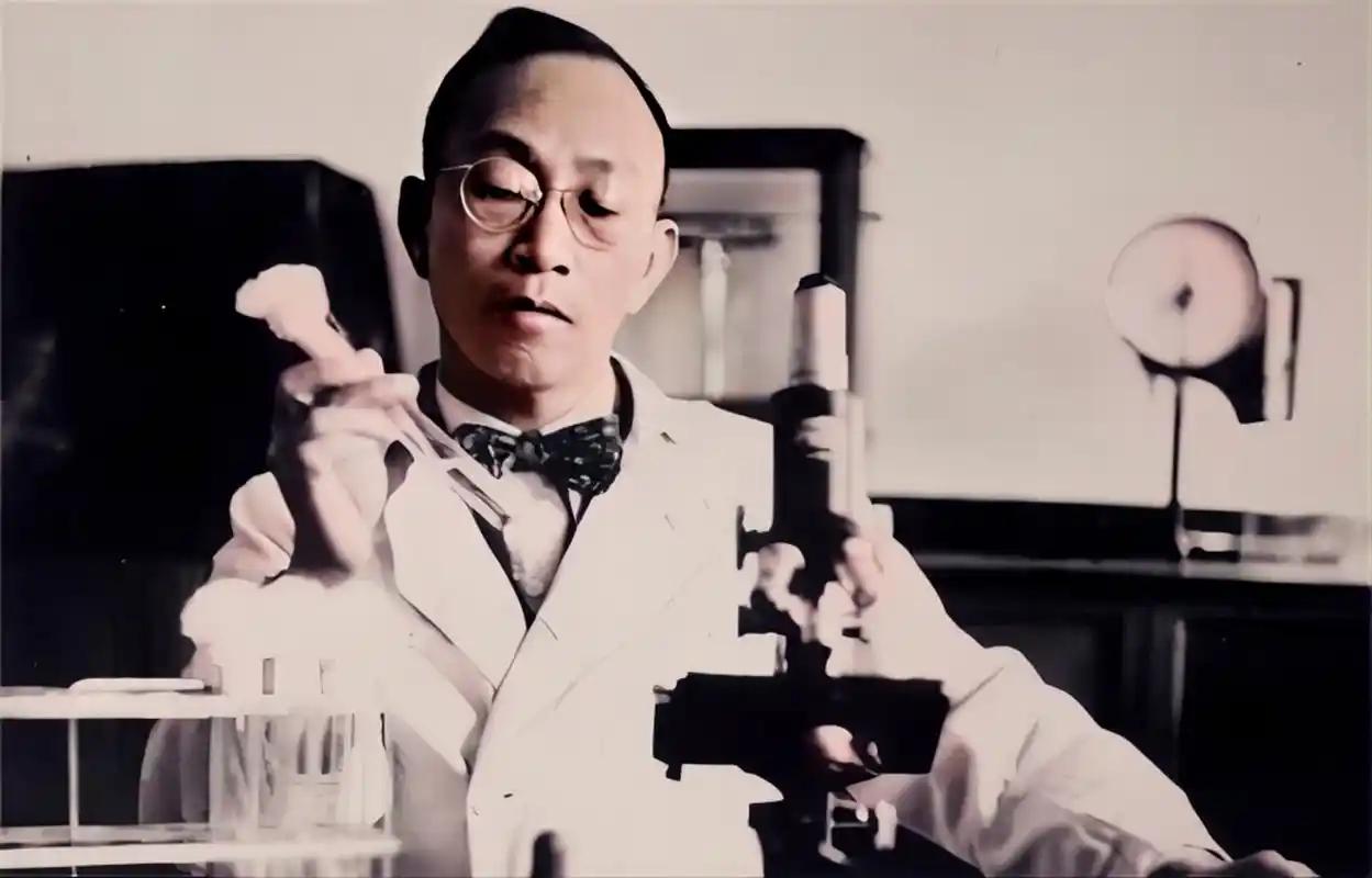 1941年，西方把青霉素列为军事机密，中国老百姓和军人伤口发炎红肿后，往往因为没