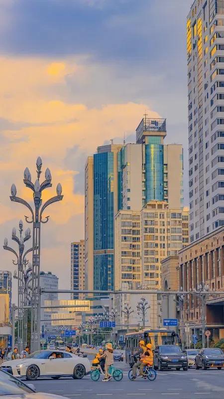 这话听着就舒坦！什么叫顺顺利利？我觉得，就是过年回家抢票“一次就成”，是上班赶地