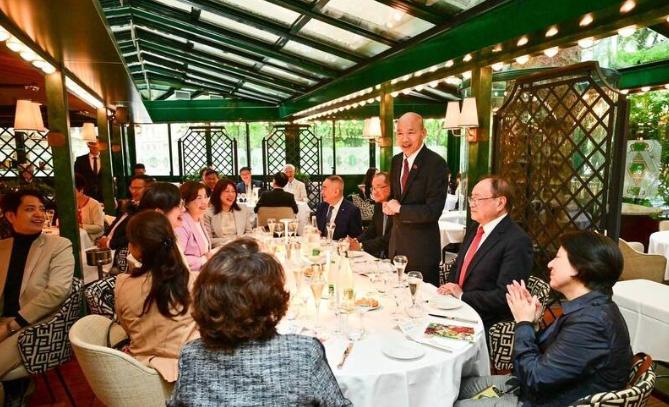 窜访法国，韩国瑜喊话：以台湾人为荣。眼睛里不看国民党、民进党这些党派分别，心里装