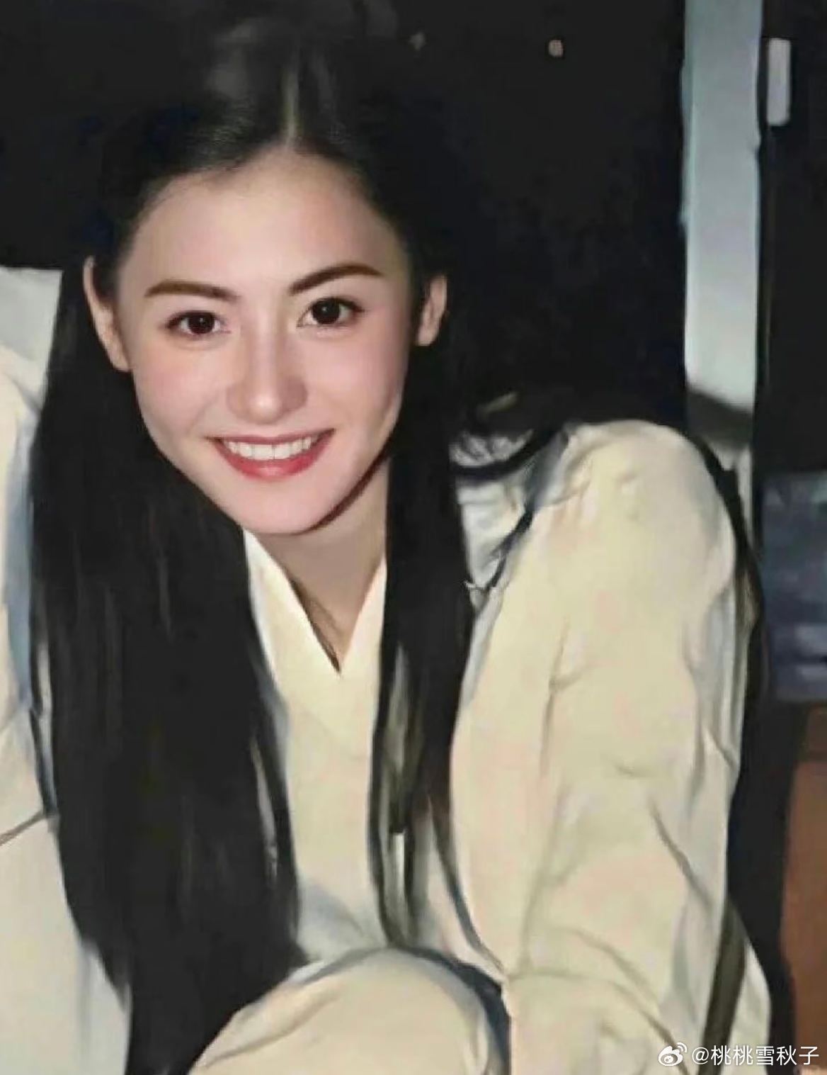 张柏芝铺垃圾袋睡觉哈哈哈哈哈姐！你怎么接地气！要是俺的话真的觉得要不算了