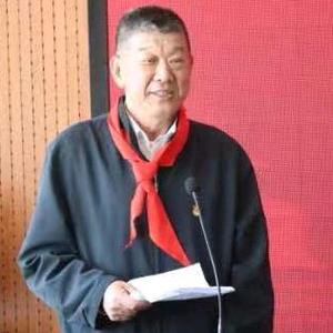 馆长李伟民