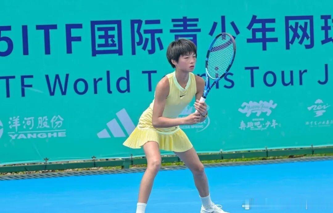 🇨🇳武宁W35女单资格赛决胜轮🇨🇳周瑾钰6-4/3-6/4-10 🇮?