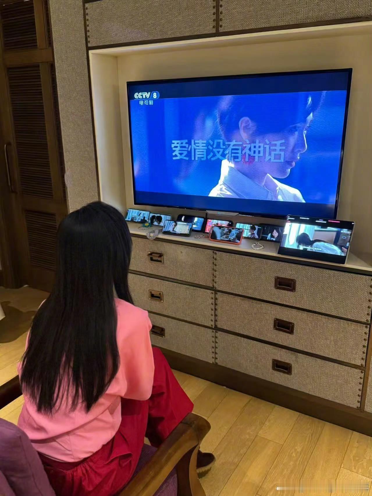 张若昀包场唐嫣新剧小孩子才爱看爱情中的浪漫，作为成年人，情感中的真实与复杂才是最