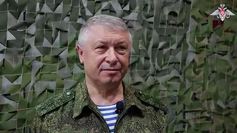 俄罗斯国防部一名中将在莫斯科家中遭枪击，随后被送往俄罗斯医院救治。
今年64岁的