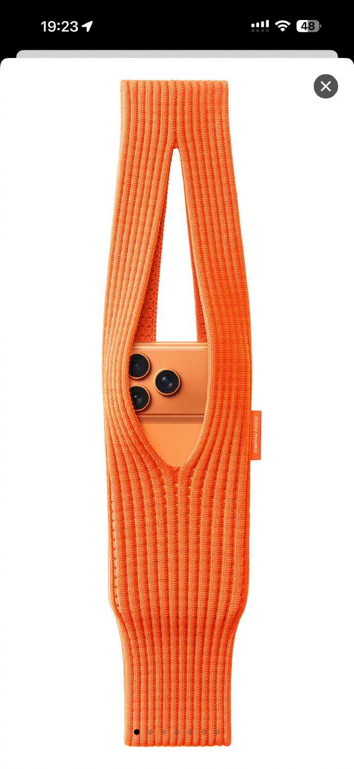 本以为MagSafe够创新直到看见这款毛衣苹果的配件设计果然从不让人失望 😅 