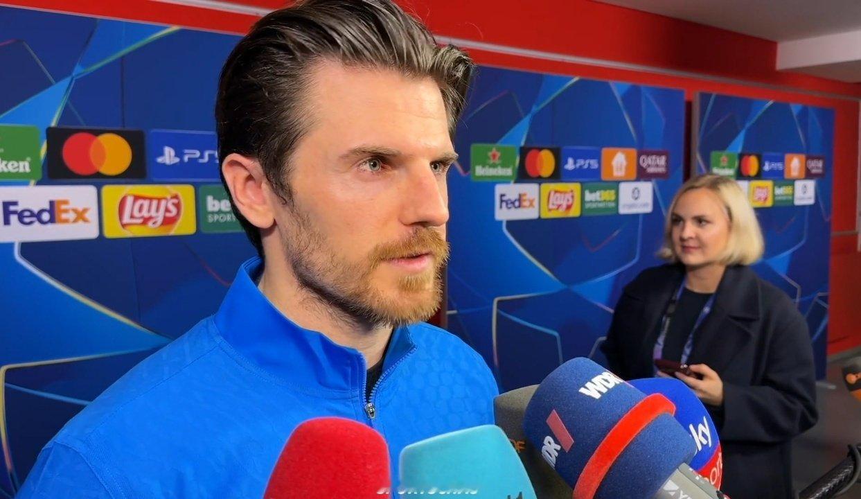 霍夫曼被问及更希望在欧冠16强赛中对阵拜仁还是阿森纳：“我觉得现在就碰上德甲球队