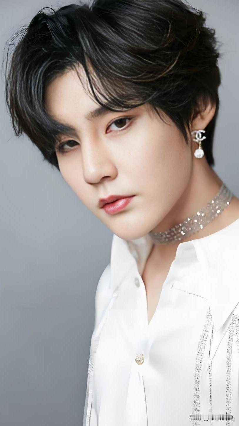 这不男不女的，所谓的霸座“明星”他是做什么的有知道的吗？怎么就成明星了
