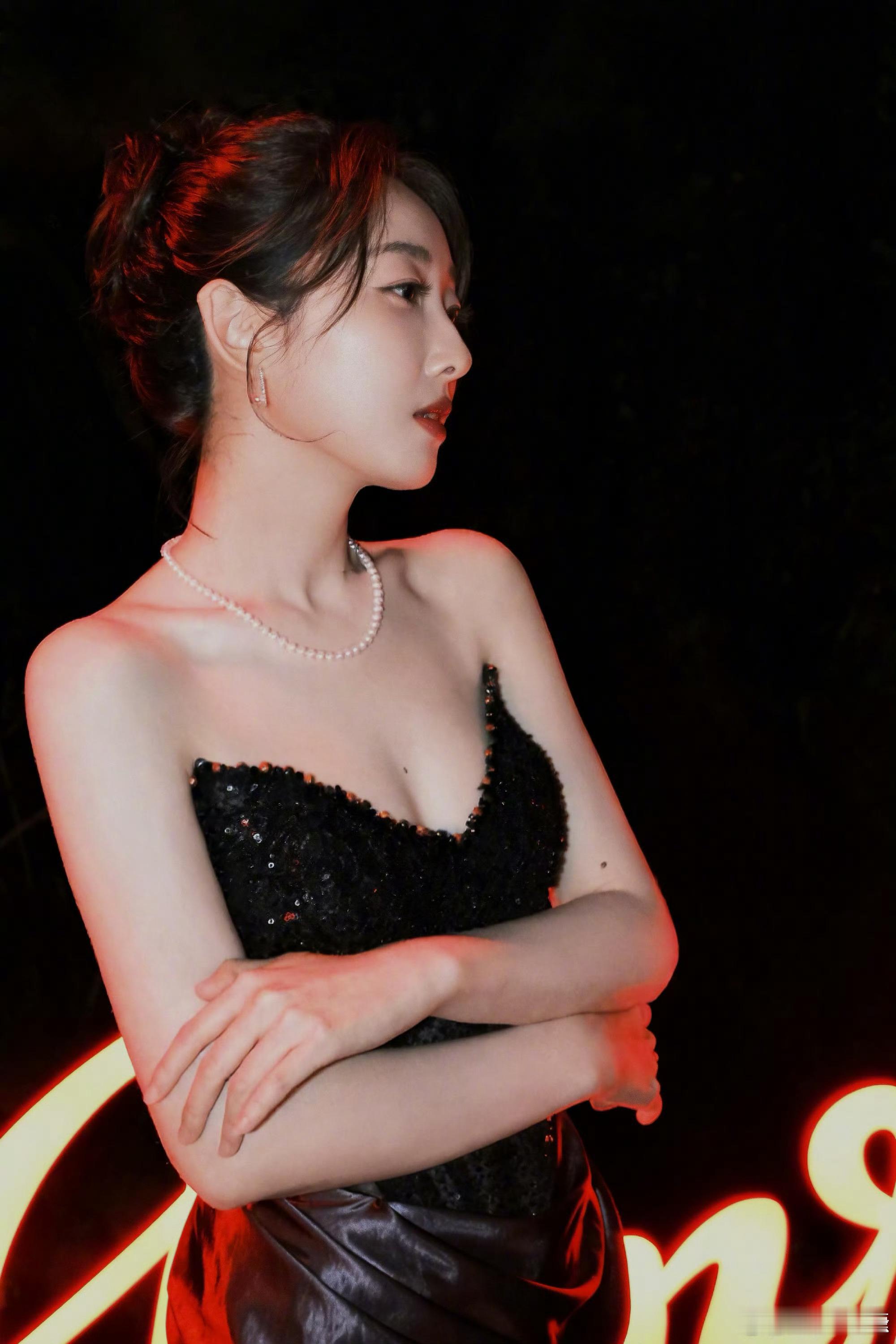 蒋梦婕否认新恋情 24日，曝蒋梦婕恋情，与一男子聚餐后一同回家，引发热议。对此，