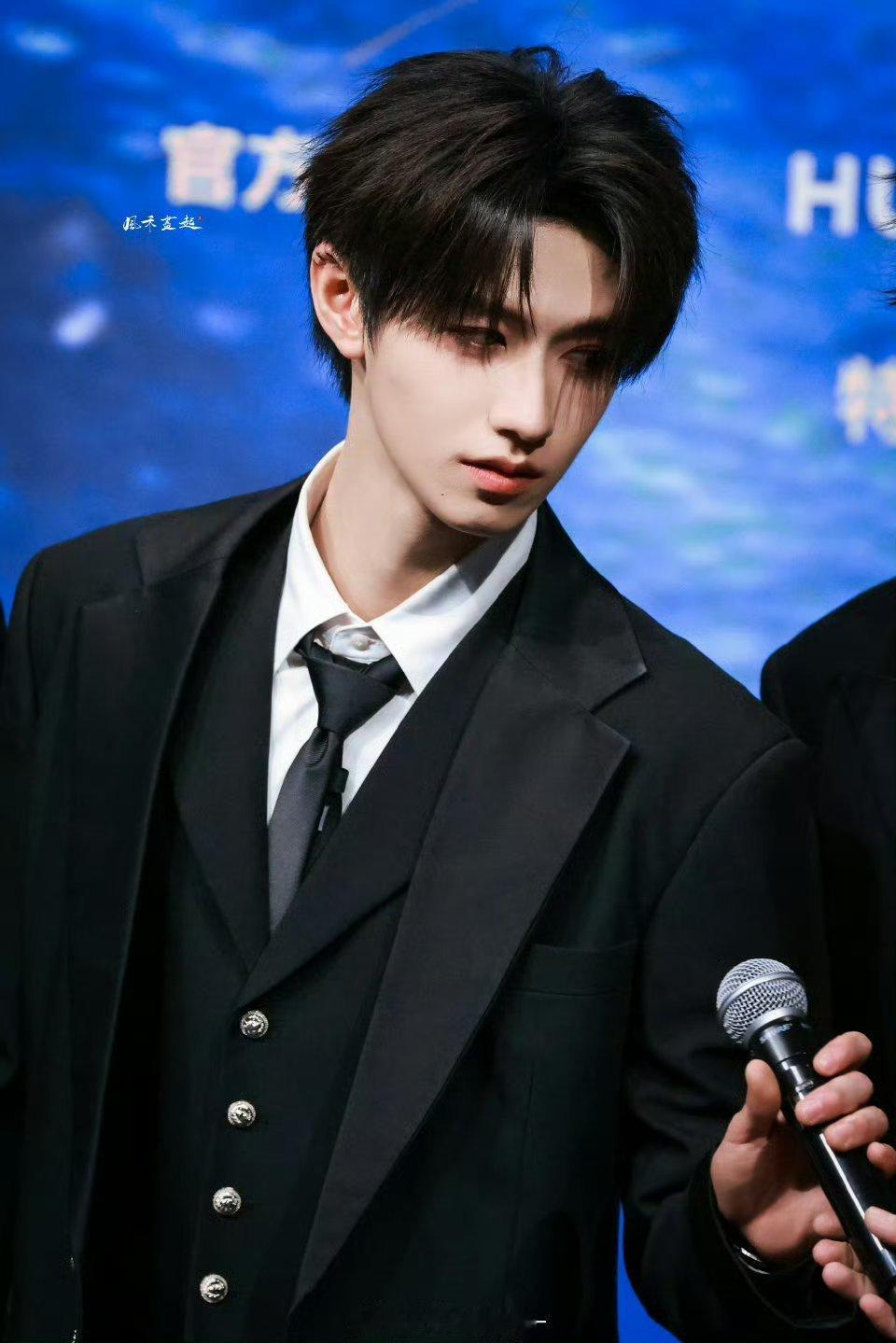 假如你穿越到了游戏，请选择你的英雄 朱志鑫邓为张凌赫 王一博  宋亚轩