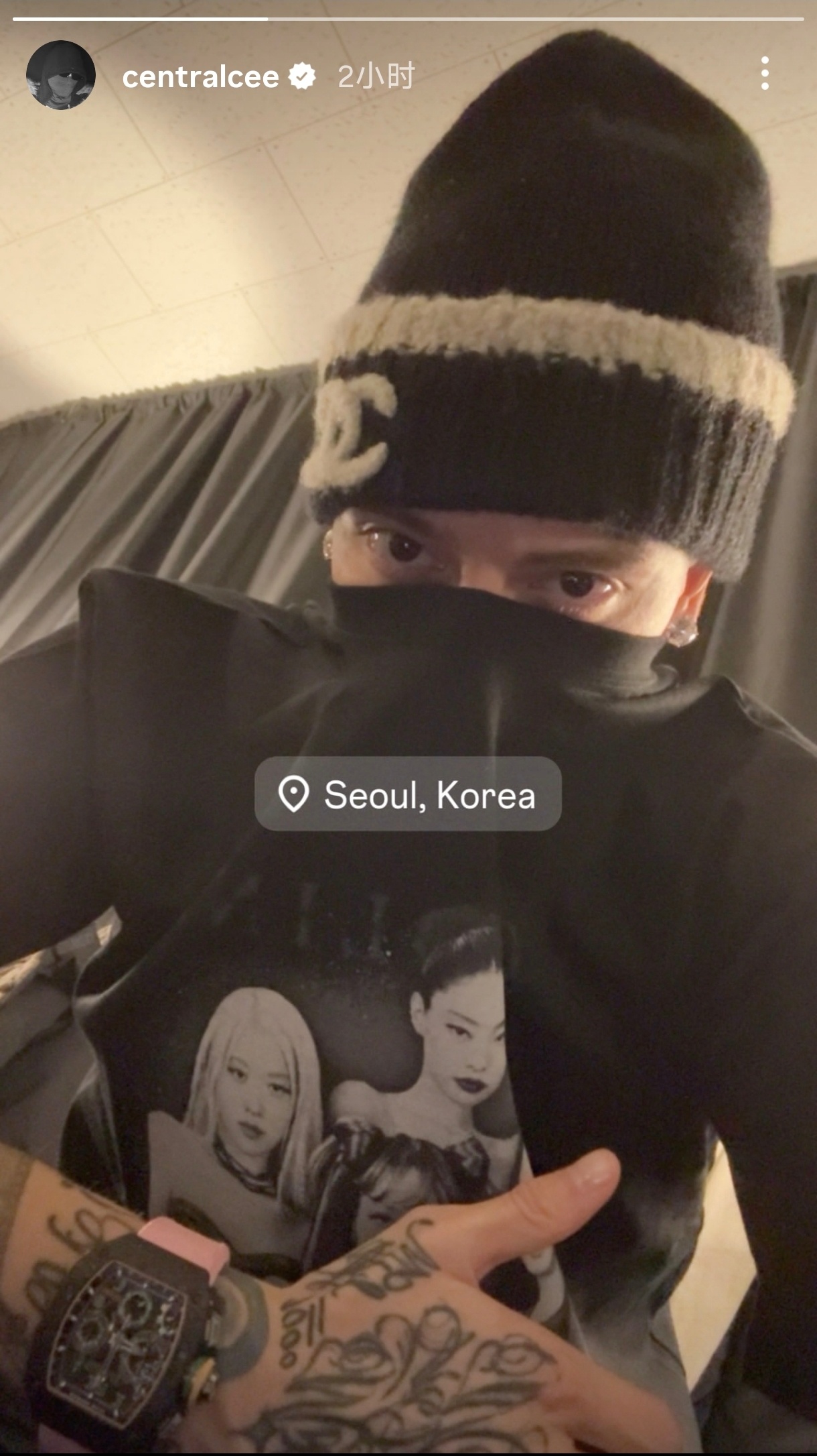 哦莫!!!Central Cee穿着BLACKPINK<DEADLINE>的周边