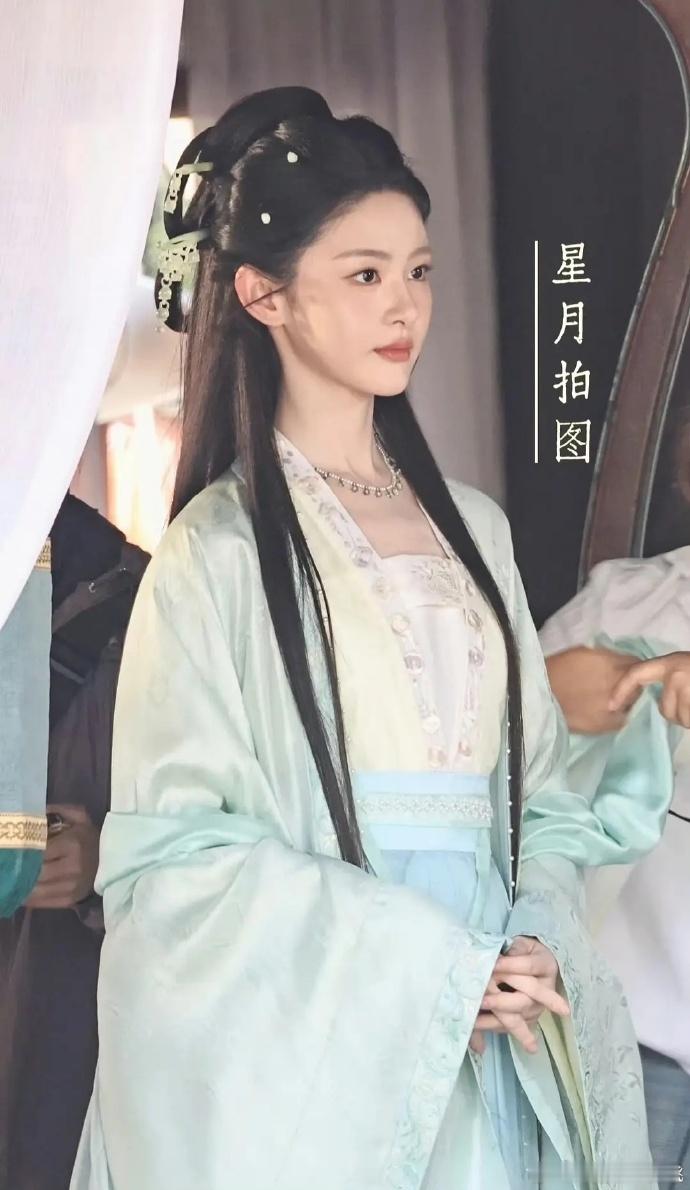 赵晴进组状态赵晴路透 看到路透，赵晴进组状态的确是挺不错，而且能够感受到了古装的