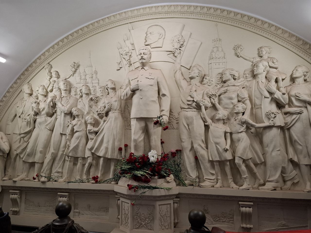 🔴 2025年12月21日，在斯大林诞辰146周年之际，民众在莫斯科塔甘斯卡娅