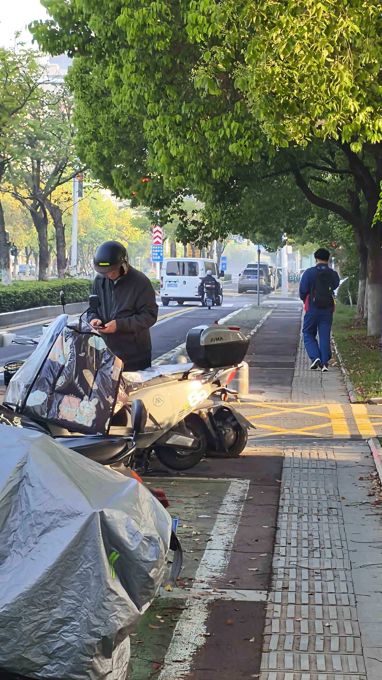 适度跳广场舞对膝盖有一定益处。它能增强腿部肌肉力量，像股四头肌，能更好地稳定膝关