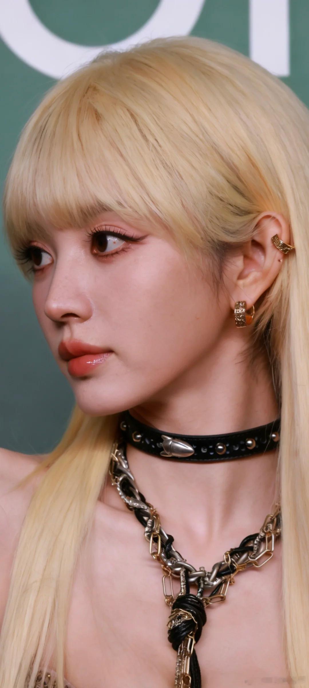 田曦薇的choker+链子的造型，真的不是什么任务吗 