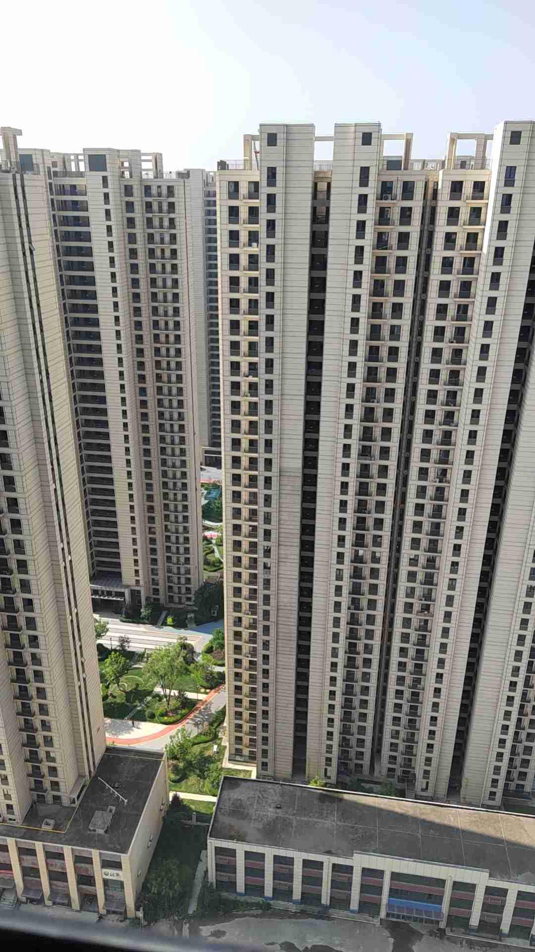 俗话说：往下亲容易往上亲难。
这句话我从身边人身上感受到了。

这个周末，姐姐姐