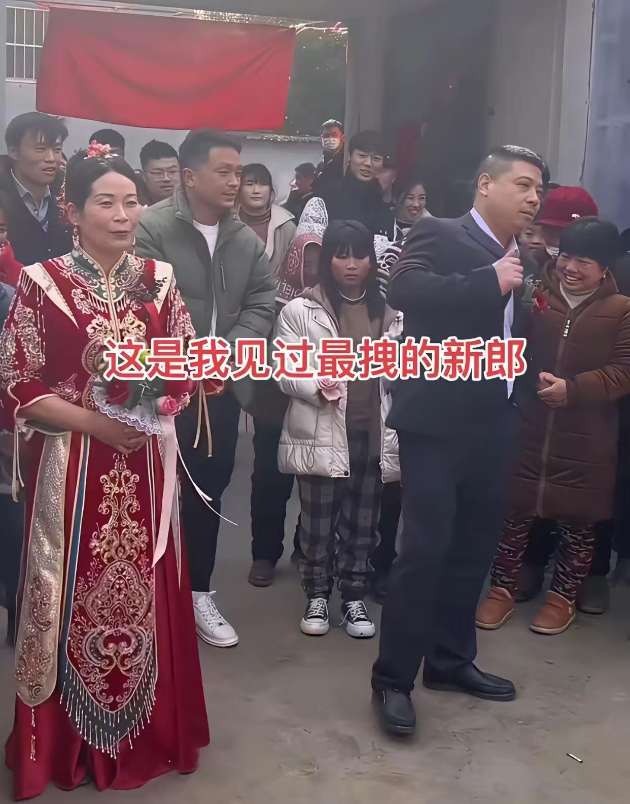 真硬气别娶，娶了就给彼此留点体面。瞧瞧他那德行，就知道了为啥40岁才结婚。年轻的