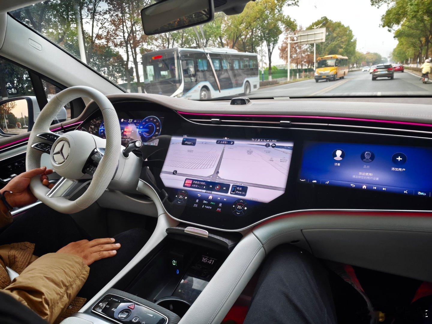 EQE的内饰确实漂亮阿 奔驰在内饰氛围感营造上属于T0级别了 武汉