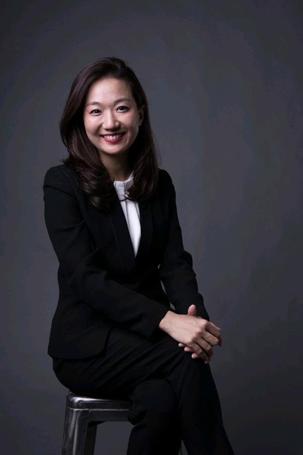 985毕业的银行白领陈琳，当年疯了一样偷出户口本，非要嫁给离过婚、欠巨债、住漏风