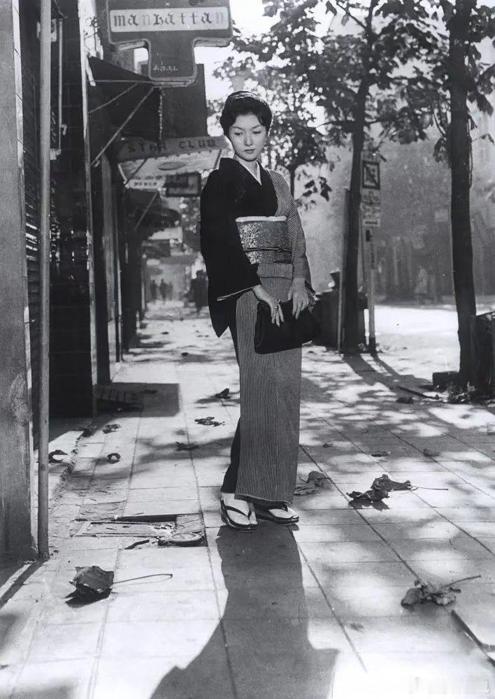 高峰秀子：女人步上楼梯时，最好的女性题材电影！ 